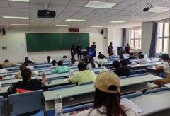 玩命的中学快乐的大学的阶段性异化折射